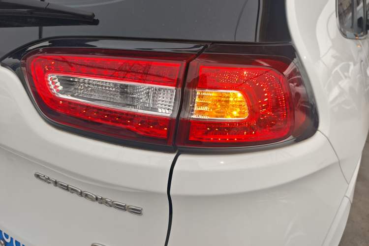Used Jeep Cherokee 2017 2.4L Professional Smart Edition Right Rear Taillight