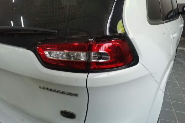 Used Jeep Cherokee 2017 2.4L Professional Edition Right Rear Taillight