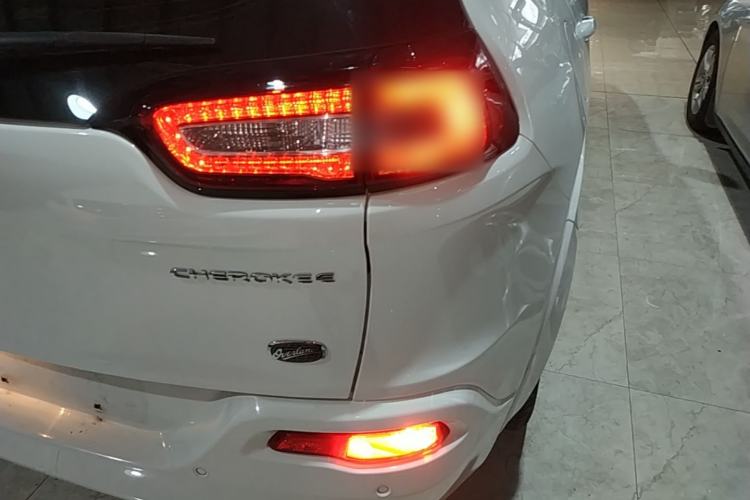 Used Jeep Cherokee 2017 2.4L Professional Smart Edition Right Rear Taillight