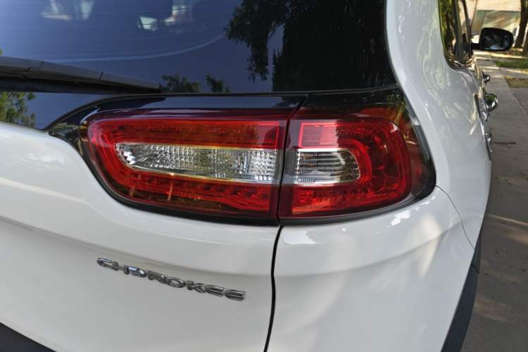 Used Jeep Cherokee 2017 2.4L Leading Edition Right Rear Taillight
