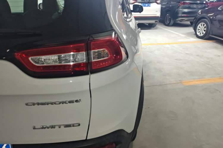 Used Jeep Cherokee 2017 2.0L Superior Edition Right Rear Taillight