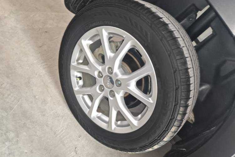 Used Jeep Cherokee 2017 2.0L Superior Edition Right Rear Wheel Hub