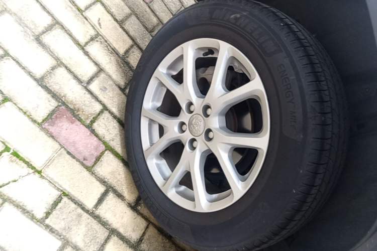 Used Jeep Cherokee 2017 2.0L Superior Edition Right Rear Wheel Hub