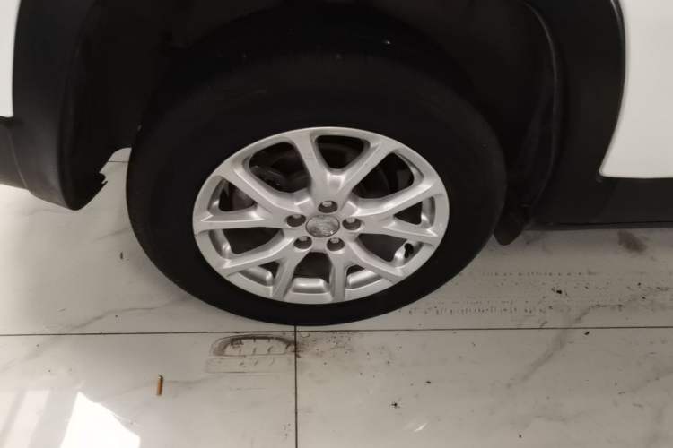 Used Jeep Cherokee 2017 2.0L Superior Edition Right Rear Wheel Hub