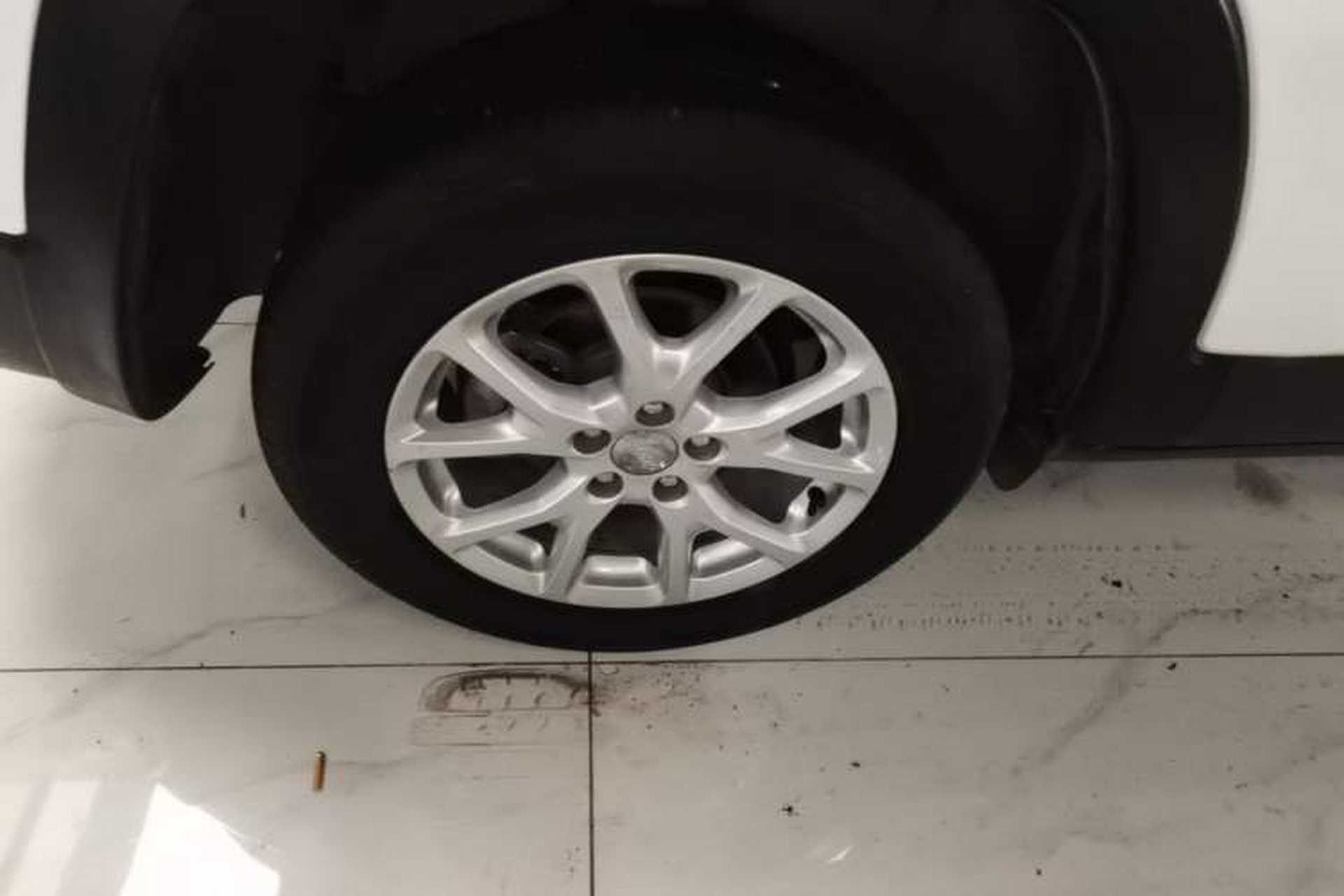 Used Jeep Cherokee 2017 2.0L Superior Edition Right Rear Wheel Hub