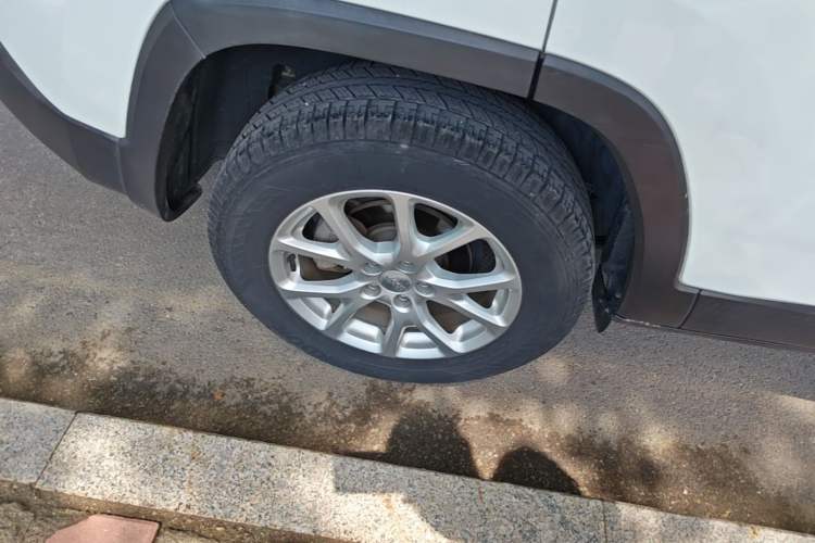 Used Jeep Cherokee 2017 2.0L Superior Edition Right Rear Wheel Hub