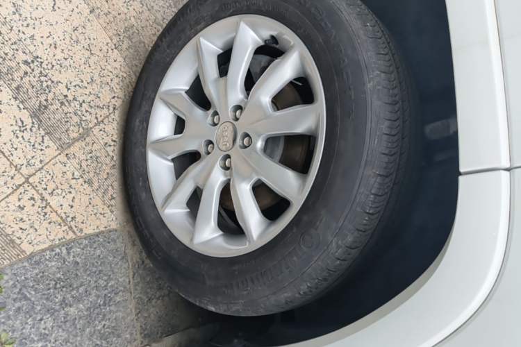 Used Jeep Cherokee 2017 2.4L Superior Edition Right Rear Wheel Hub