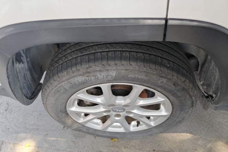 Used Jeep Cherokee 2017 2.0L Superior Edition Right Rear Wheel Hub