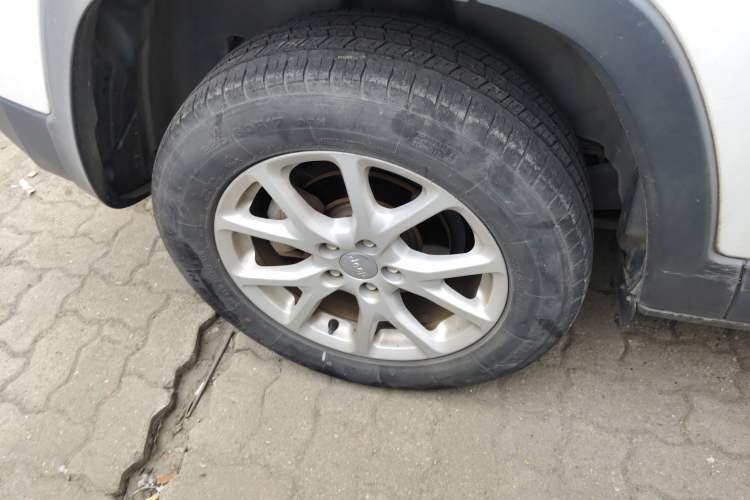 Used Jeep Cherokee 2017 2.0L Superior Edition Right Rear Wheel Hub