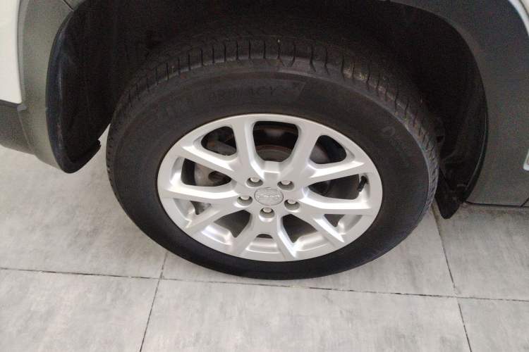 Used Jeep Cherokee 2017 2.0L Superior Edition Right Rear Wheel Hub