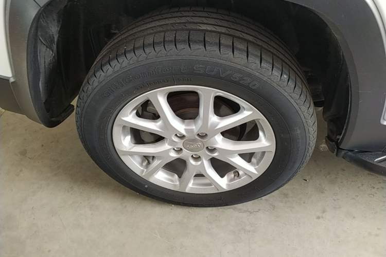 Used Jeep Cherokee 2017 2.0L Superior Edition Right Rear Wheel Hub