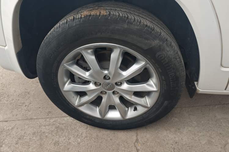 Used Jeep Cherokee 2017 2.4L Professional Smart Edition Right Rear Wheel Hub