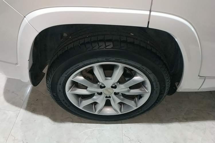 Used Jeep Cherokee 2017 2.4L Professional Smart Edition Right Rear Wheel Hub