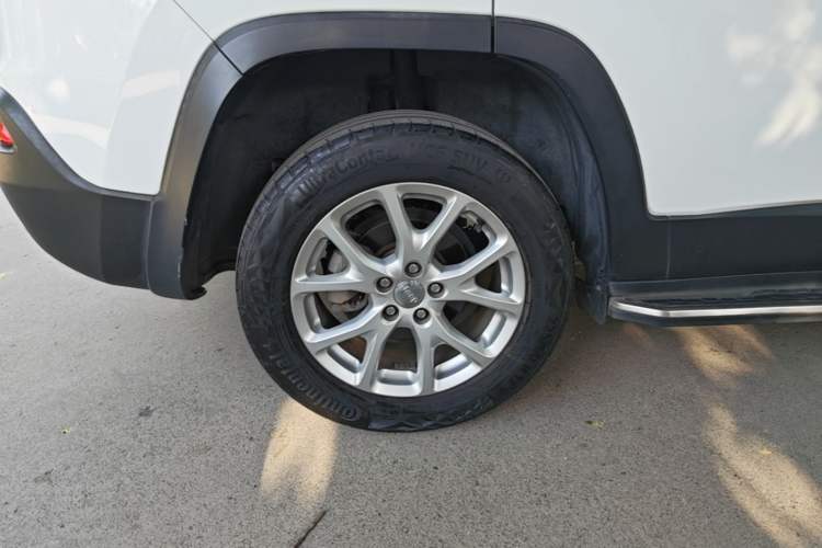 Used Jeep Cherokee 2017 2.4L Leading Edition Right Rear Wheel Hub