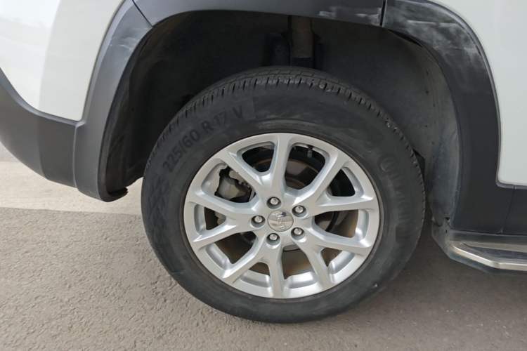 Used Jeep Cherokee 2017 2.0L Superior Edition Right Rear Wheel Hub
