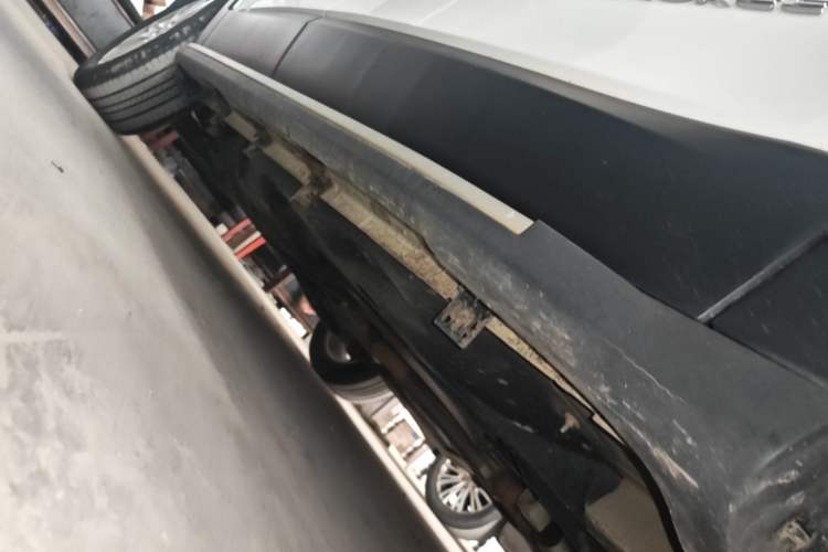 Used Jeep Cherokee 2017 2.0L Superior Edition Right Side Sill