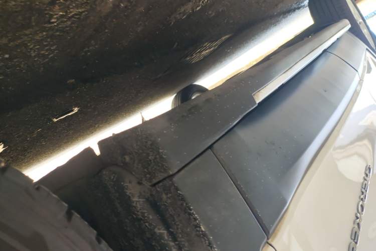 Used Jeep Cherokee 2017 2.0L Superior Edition Right Side Sill