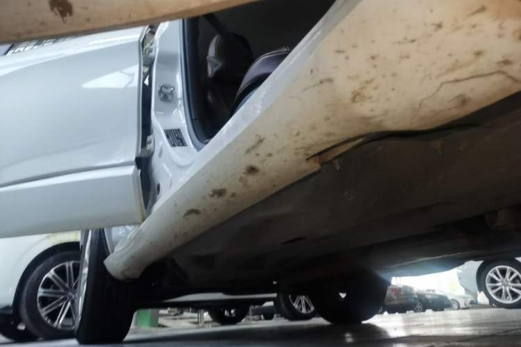 Used Jeep Cherokee 2017 2.4L Professional Edition Right Side Sill