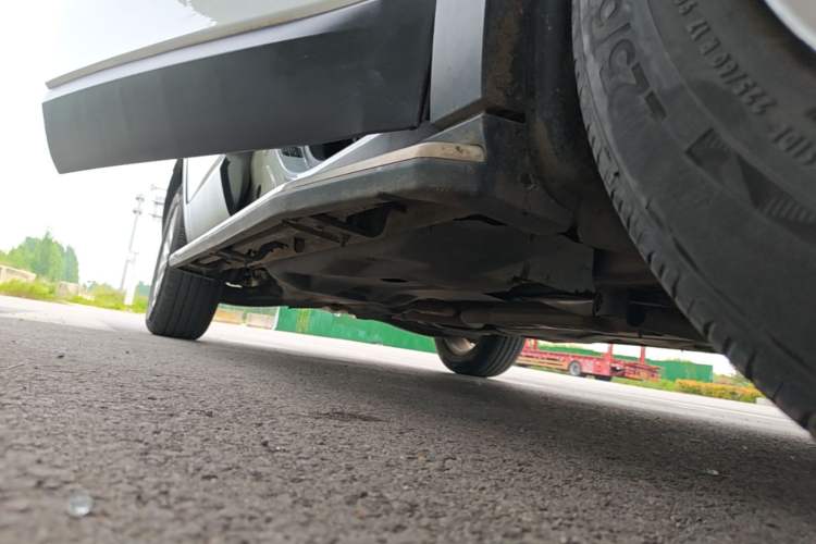 Used Jeep Cherokee 2017 2.0L Superior Edition Right Side Sill