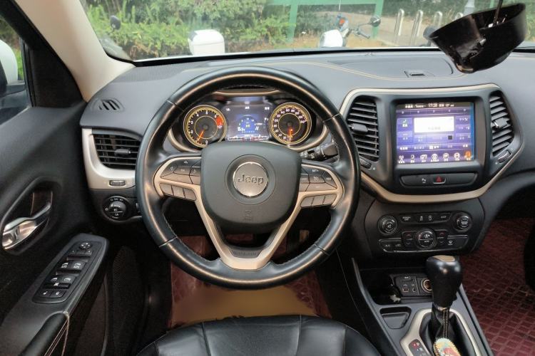 Used Jeep Cherokee 2017 2.0L Superior Edition Steering Wheel