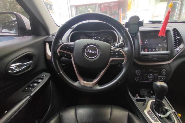 Used Jeep Cherokee 2017 2.0L Superior Edition Steering Wheel