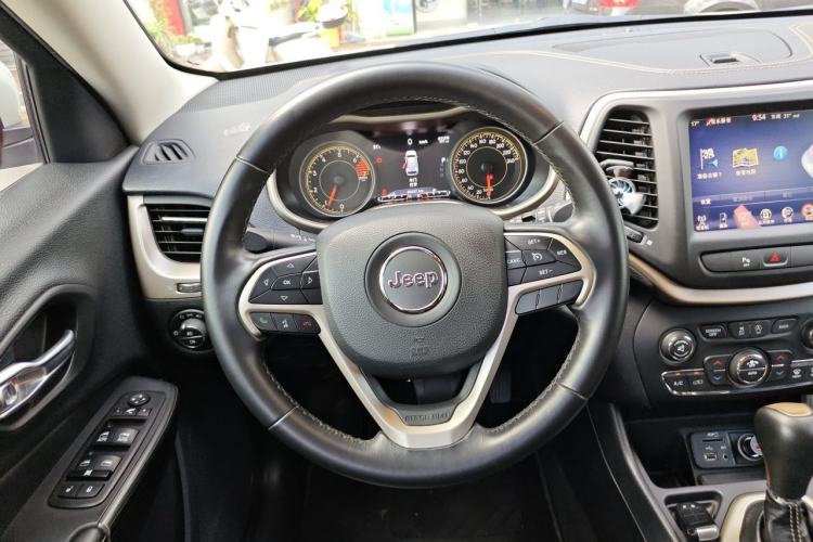 Used Jeep Cherokee 2017 2.0L Superior Edition Steering Wheel