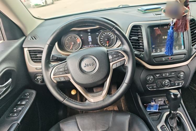 Used Jeep Cherokee 2017 2.0L Superior Edition Steering Wheel