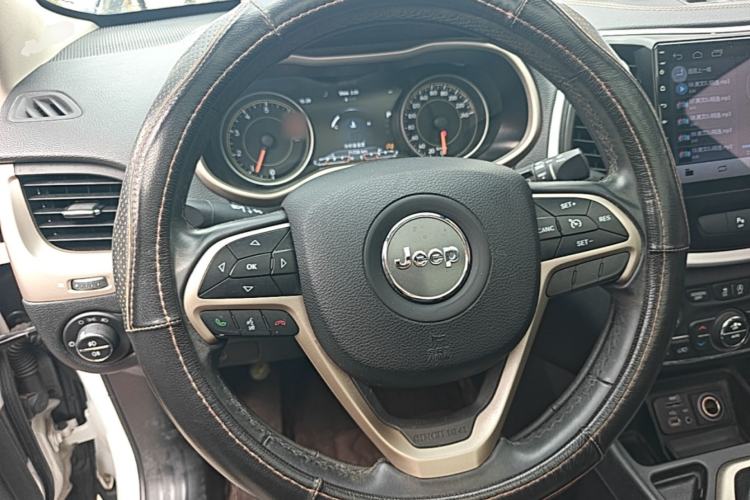 Used Jeep Cherokee 2017 2.0L Superior Edition Steering Wheel