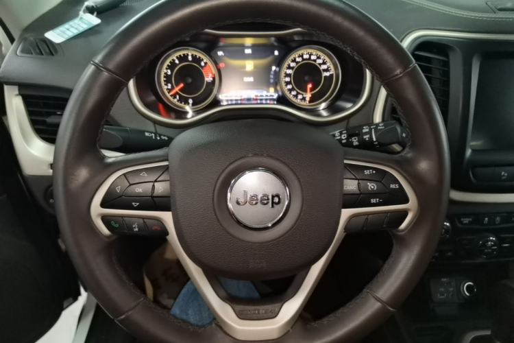 Used Jeep Cherokee 2017 2.0L Superior Edition Steering Wheel