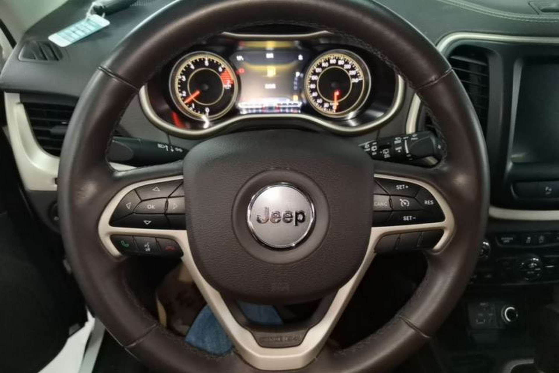 Used Jeep Cherokee 2017 2.0L Superior Edition Steering Wheel