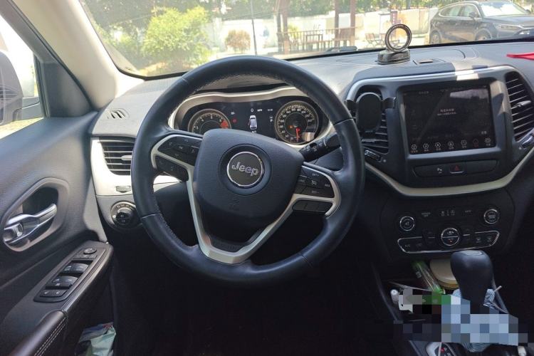 Used Jeep Cherokee 2017 2.0L Superior Edition Steering Wheel