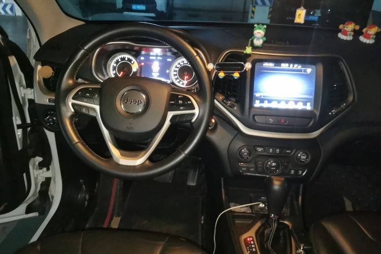 Used Jeep Cherokee 2017 2.0L Superior Edition Steering Wheel