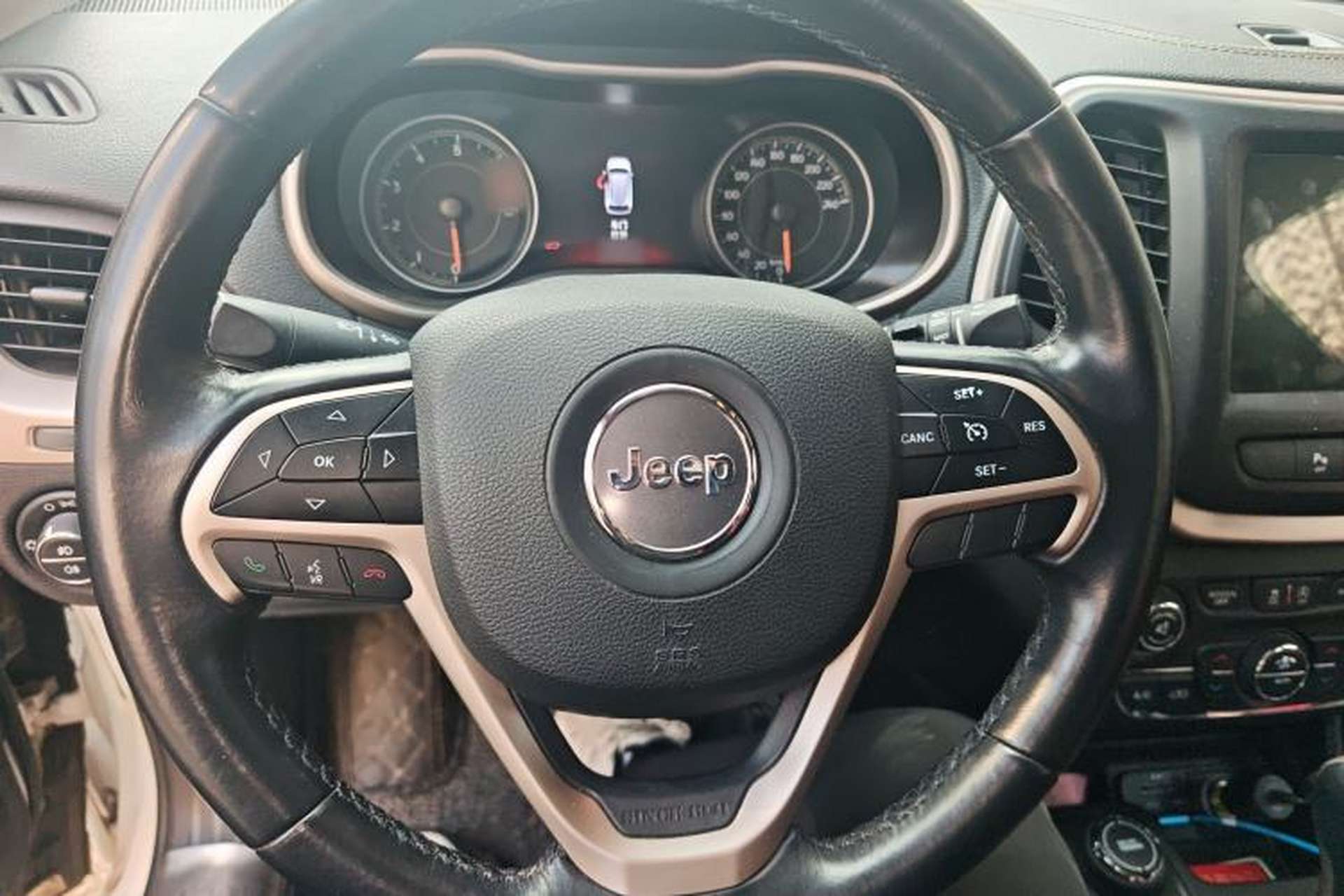 Used Jeep Cherokee 2017 2.4L Professional Smart Edition Steering Wheel