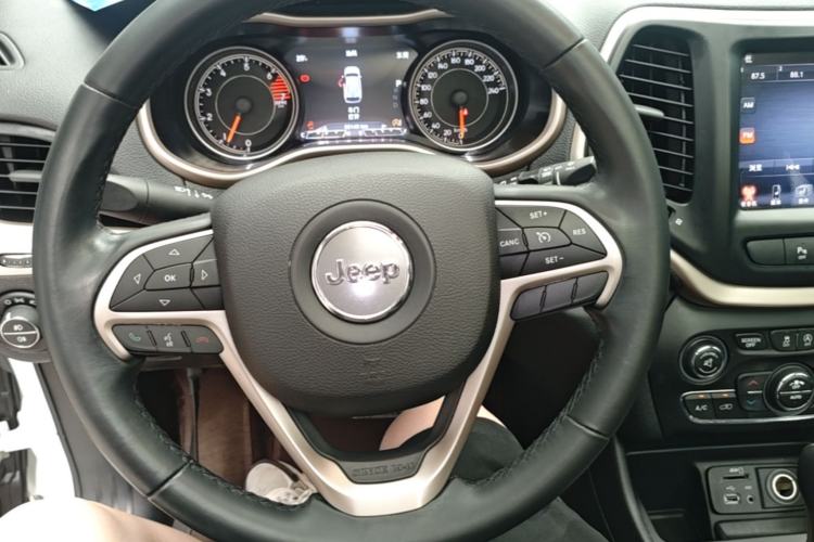 Used Jeep Cherokee 2017 2.0L Superior Edition Steering Wheel
