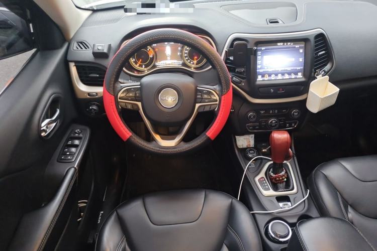 Used Jeep Cherokee 2017 2.4L Professional Smart Edition Steering Wheel