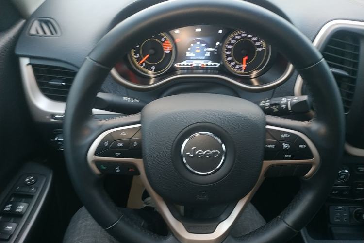 Used Jeep Cherokee 2017 2.0L Superior Edition Steering Wheel