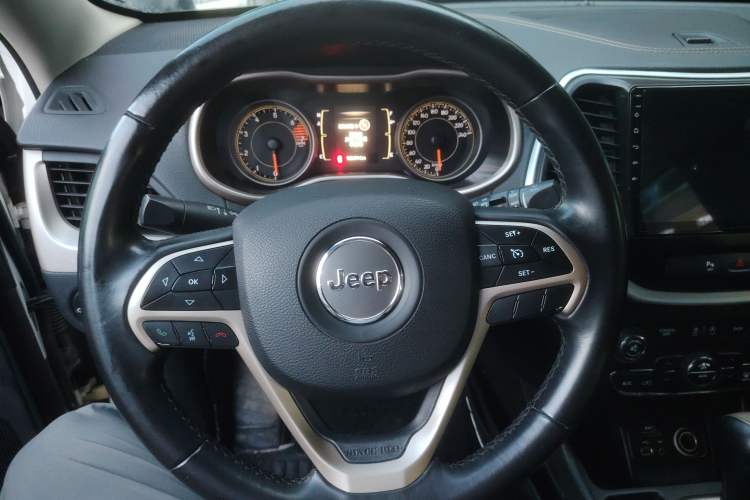 Used Jeep Cherokee 2017 2.4L Leading Edition Steering Wheel