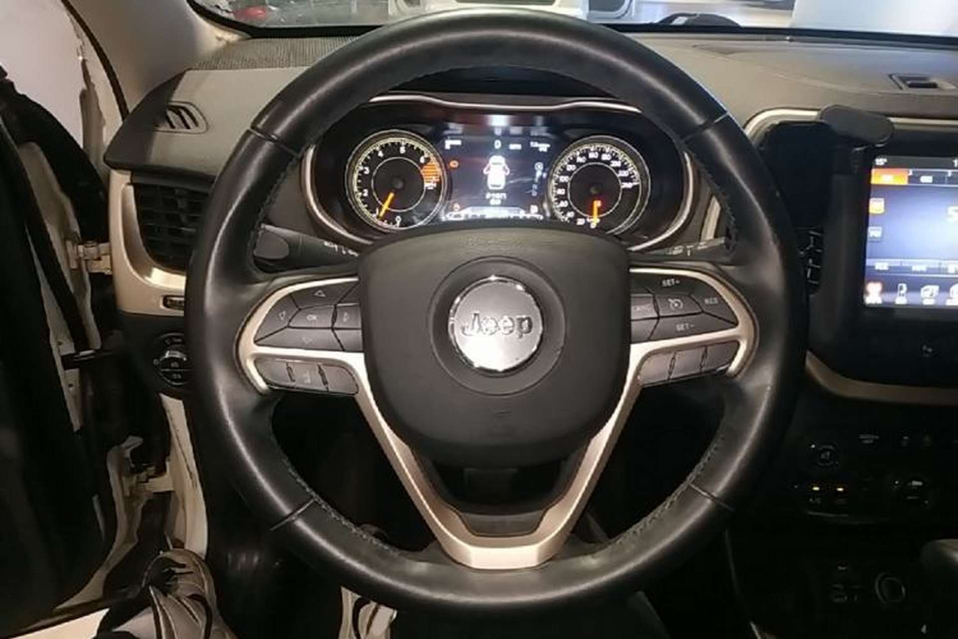 Used Jeep Cherokee 2017 2.0L Superior Edition Steering Wheel