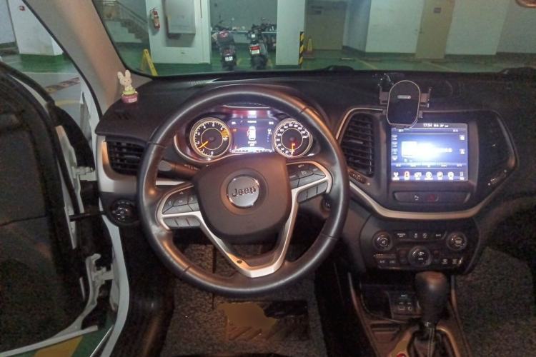 Used Jeep Cherokee 2017 2.0L Superior Edition Steering Wheel