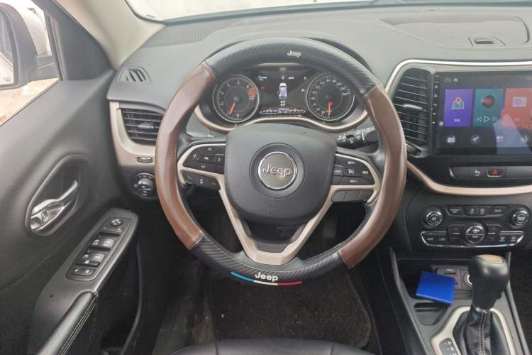 Used Jeep Cherokee 2017 2.0L Superior Edition Steering Wheel