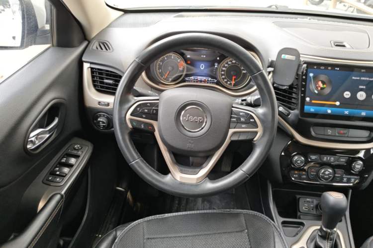 Used Jeep Cherokee 2017 2.0L Superior Edition Steering Wheel
