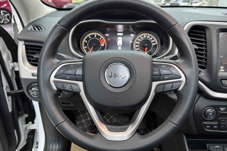 Used Jeep Cherokee 2017 2.4L Superior Edition Steering Wheel