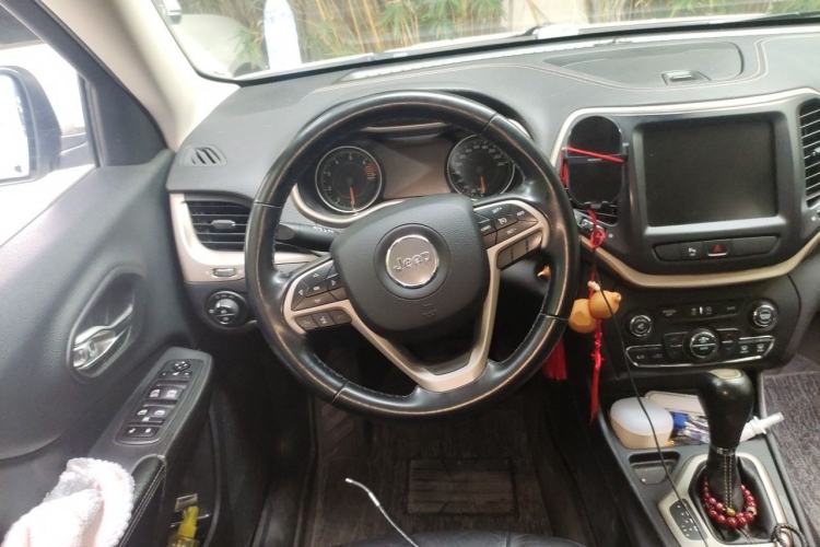 Used Jeep Cherokee 2017 2.0L Superior Edition Steering Wheel