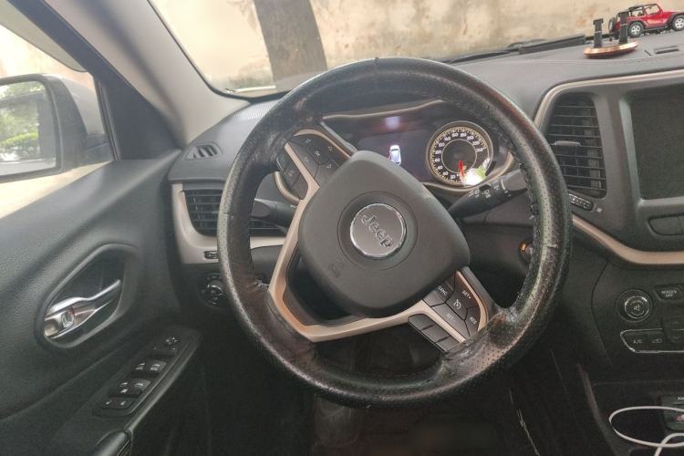 Used Jeep Cherokee 2017 2.0L Superior Edition Steering Wheel