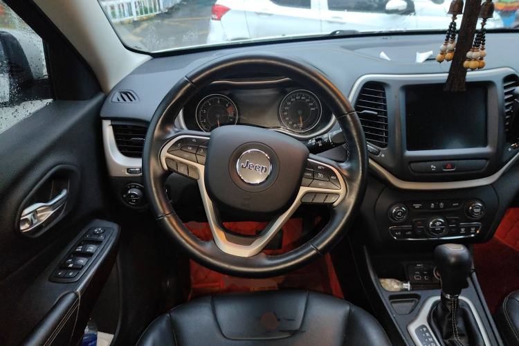 Used Jeep Cherokee 2017 2.0L Superior Edition Steering Wheel