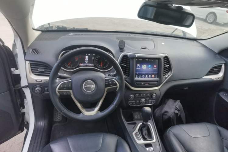 Used Jeep Cherokee 2017 2.0L Superior Edition Steering Wheel