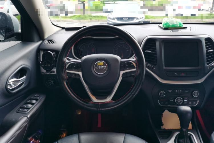 Used Jeep Cherokee 2017 2.0L Superior Edition Steering Wheel