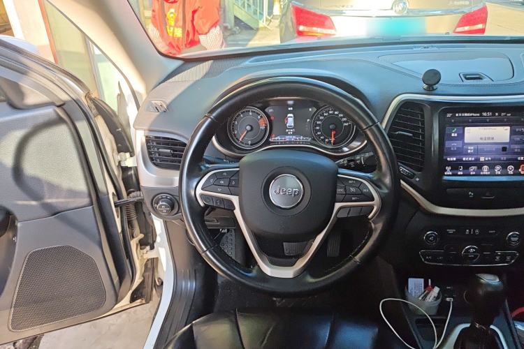 Used Jeep Cherokee 2017 2.0L Superior Edition Steering Wheel