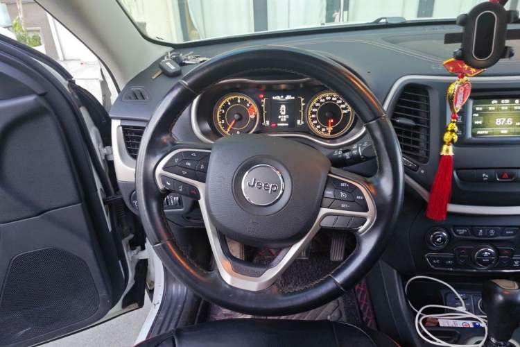 Used Jeep Cherokee 2017 2.4L Leading Edition Steering Wheel
