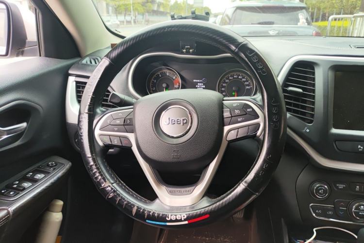 Used Jeep Cherokee 2017 2.0L Superior Edition Steering Wheel